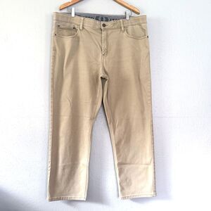 IZOD Men's Straight Leg Regular Fit Medium Wash Stretch Denim Jeans 38x29